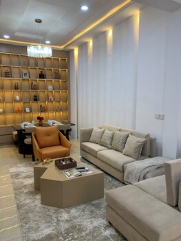 spacious 2 bedroom apartment