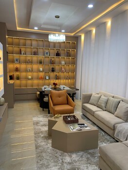 spacious 2 bedroom apartment