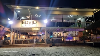 edvil beach resort and jacuzzi pool spa
