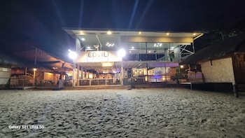 edvil beach resort and jacuzzi pool spa