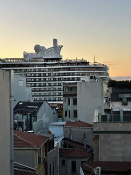 port suites karakoy