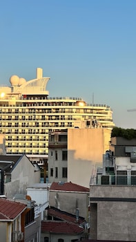port suites karakoy
