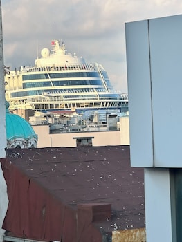 port suites karakoy