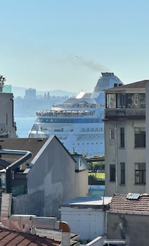 port suites karakoy