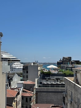 port suites karakoy
