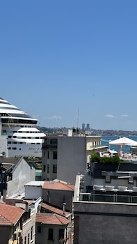port suites karakoy