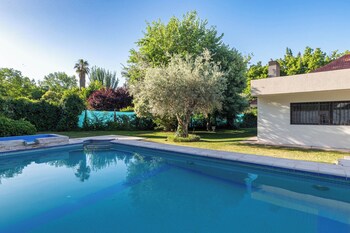 Mot Wine Country Mansion,,4 star