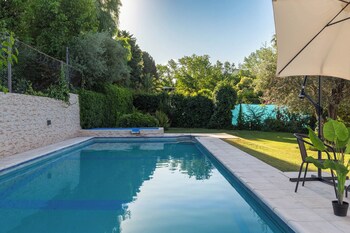 Mot Wine Country Mansion,,4 star