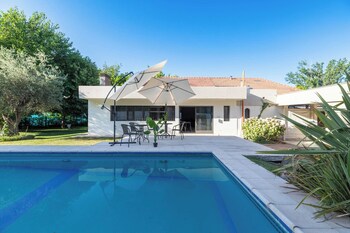 Mot Wine Country Mansion,,4 star