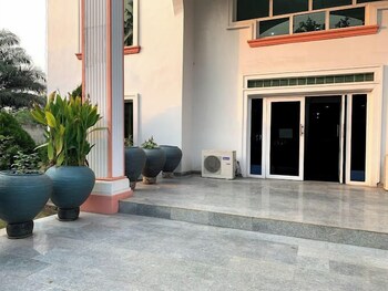chakaville beach resort
