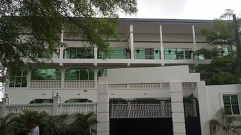 chakaville beach resort