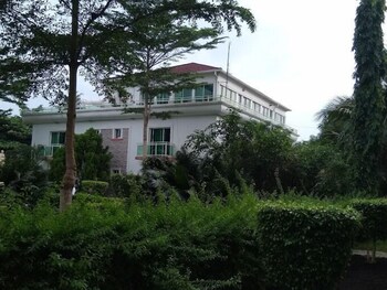 chakaville beach resort