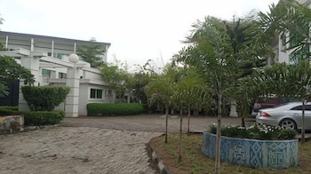 chakaville beach resort