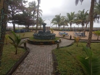 chakaville beach resort