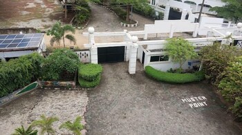 chakaville beach resort