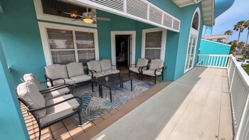 tranquil turquoise retreat