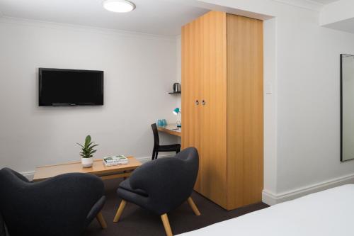 pensione hotel perth