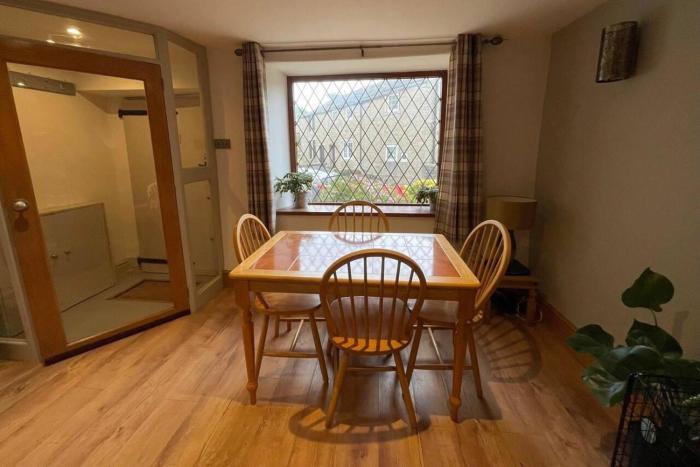2bed cottage trawden pet friendly sleeps4
