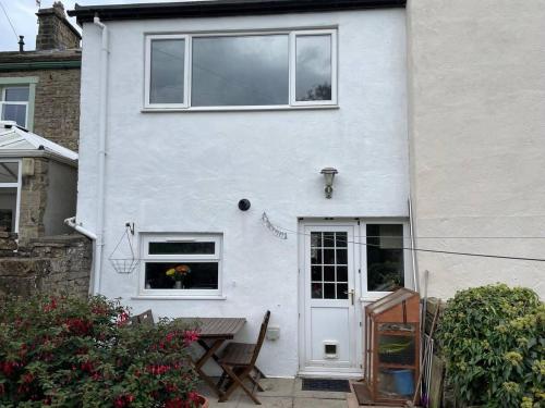 2bed cottage trawden pet friendly sleeps4