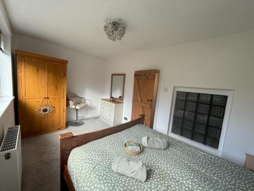 2bed cottage trawden pet friendly sleeps4
