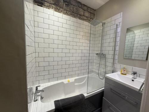 2bed cottage trawden pet friendly sleeps4