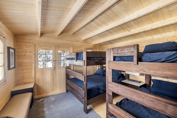 Lichen Huts,,2 star