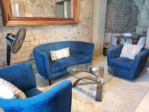 adhoc boutique barrio antiguo
