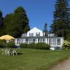 High Tide Inn,,2 star