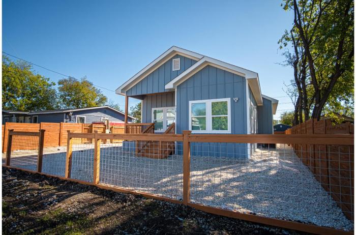 stylish 3br 2ba urban retreat near lively downtown