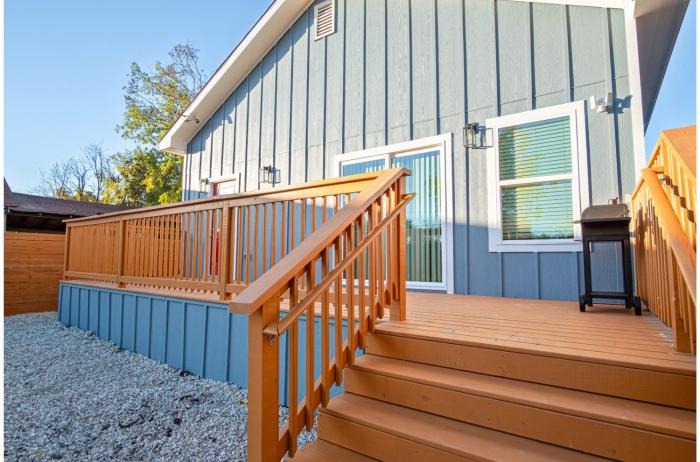 stylish 3br 2ba urban retreat near lively downtown