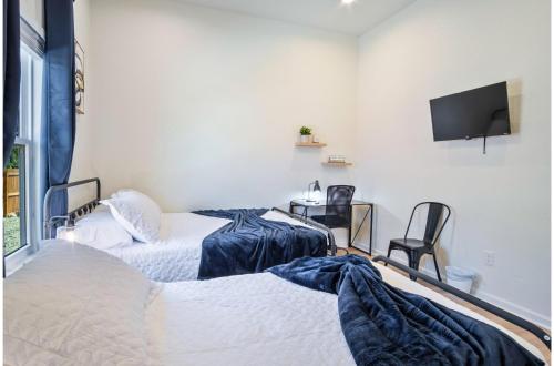 stylish 3br 2ba urban retreat near lively downtown