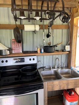 Cozy Cabin,,3 star