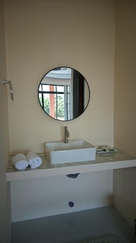 lou elas resort