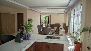 Lou Ela's Resort,,3 star