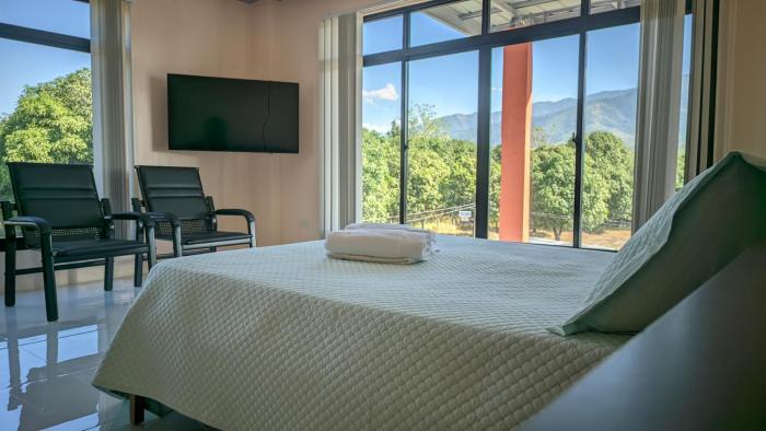 lou elas resort