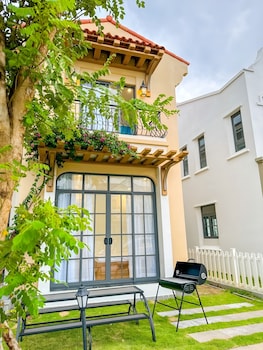 deluxe 4 br warm villa novaworld pt