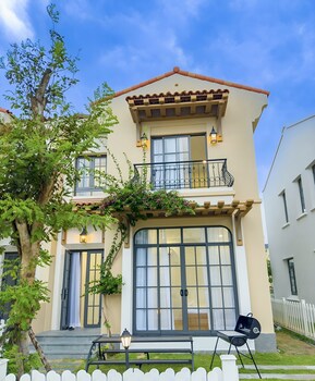 deluxe 4 br warm villa novaworld pt