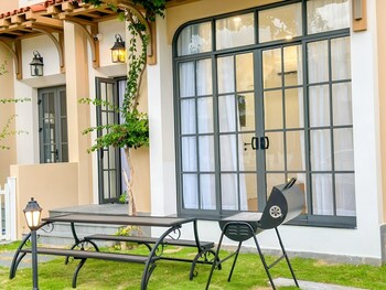 deluxe 4 br warm villa novaworld pt