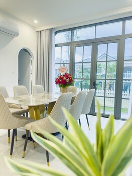 Deluxe 4 Br Warm Villa - Novaworld Pt,,3 star