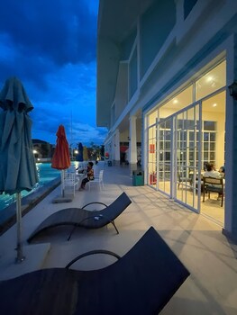 Deluxe 4 Br Warm Villa - Novaworld Pt,,3 star