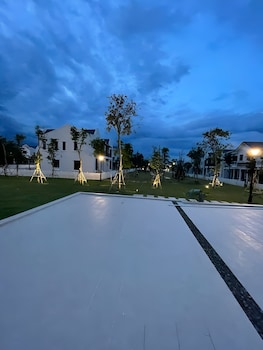 deluxe 4 br warm villa novaworld pt
