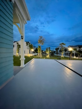 deluxe 4 br warm villa novaworld pt