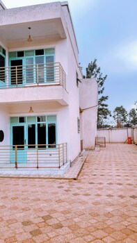 Velvet Villas,,2 star