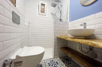 2br and 2bath balcony apt in heart of isatanbul 3