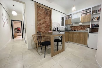 2br and 2bath balcony apt in heart of isatanbul 3