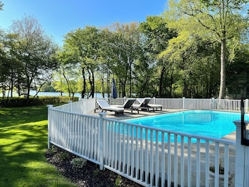 Head Of Pond House,,3 star