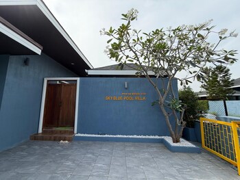 orange private pool villa near cham am beach