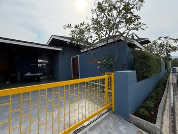 orange private pool villa near cham am beach