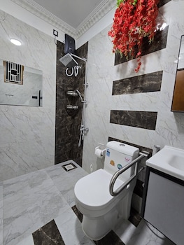 Munril Guest,,3 star
