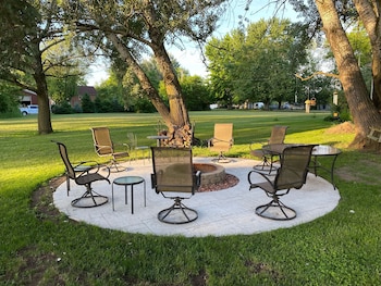 The Vine Bed & Breakfast Llc,,3 star